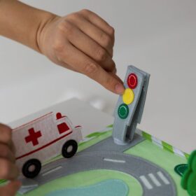 Didaktična tiha knjiga Prometni svet z vozili za razvoj otroka