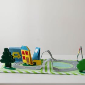 Didaktična tiha knjiga Prometni svet z vozili za razvoj otroka